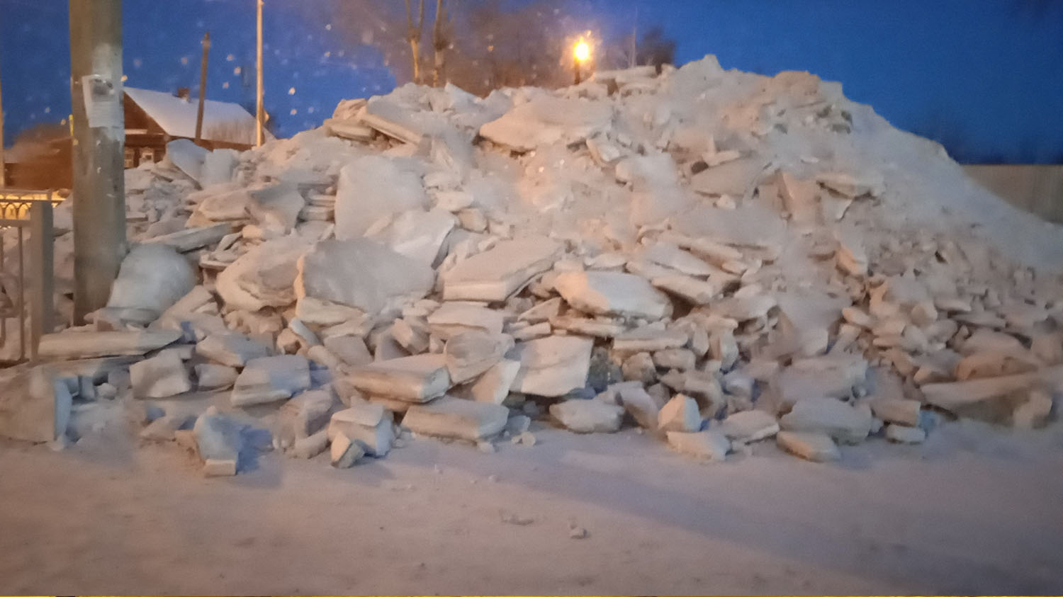 Свалка снега на Технической в Екатеринбурге