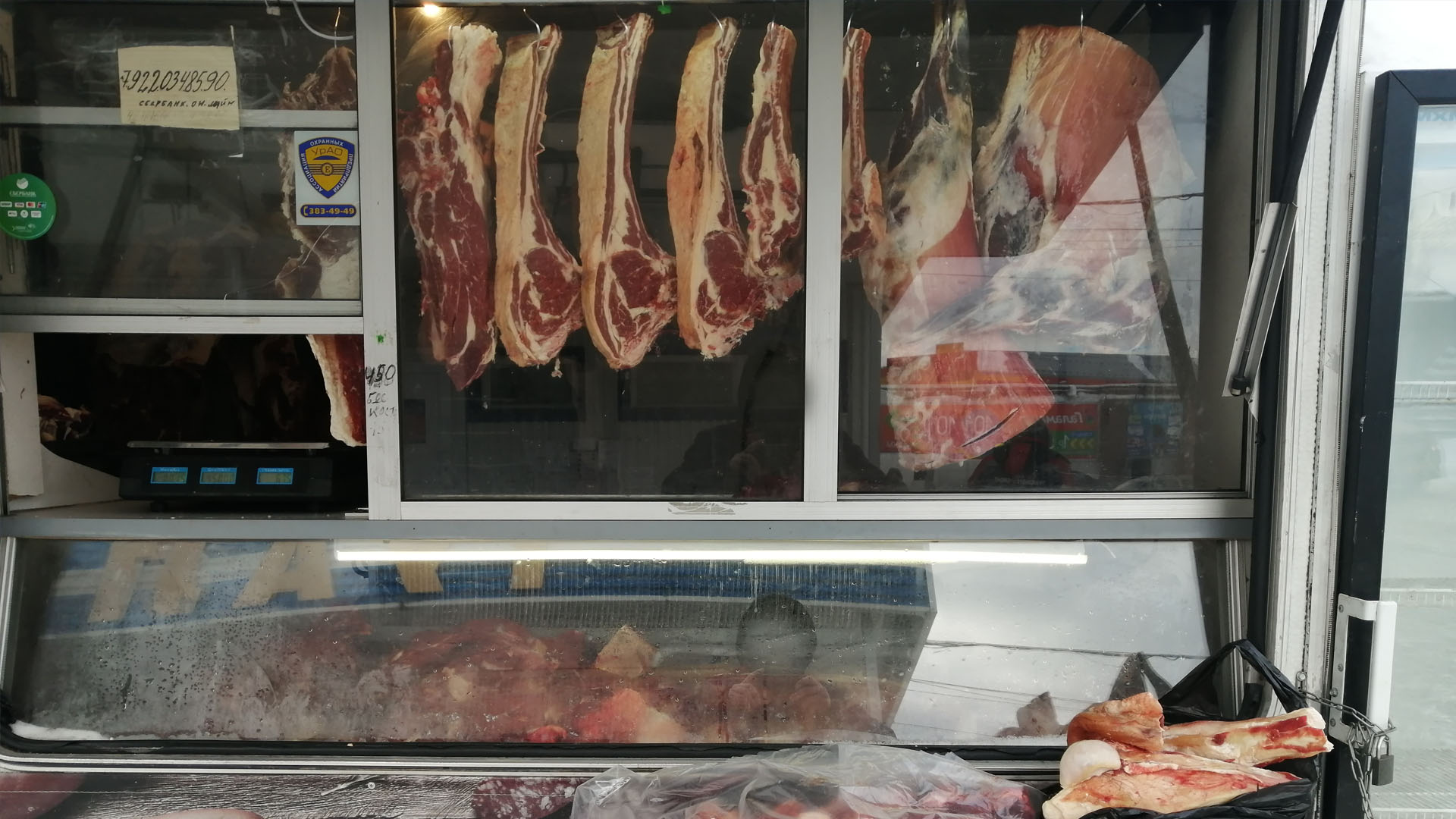 Грубейшее нарушение хранения мясных продуктов на Кировском Оптовом Рынке в Екатеринбурге