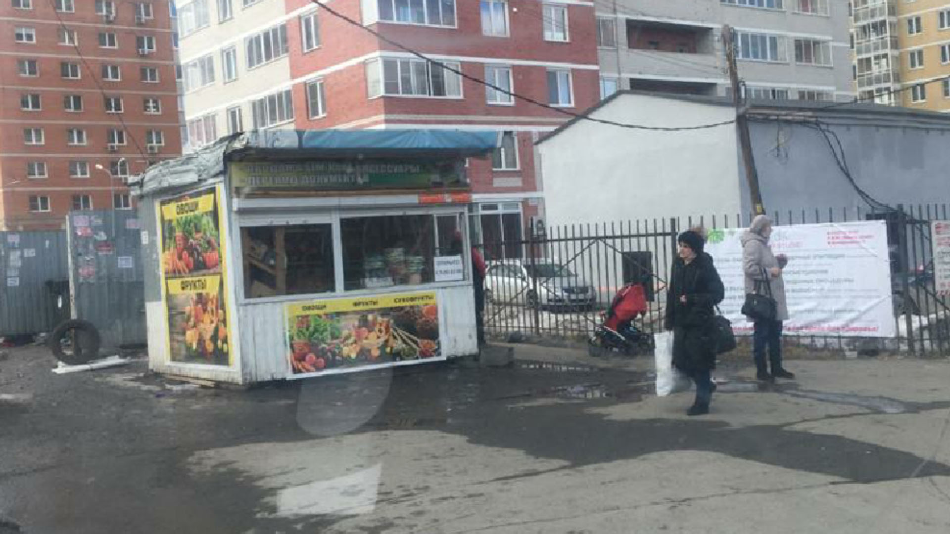 Нелегальный киоск три года работает без разрешительных документов возле ОП 10 в Екатеринбурге