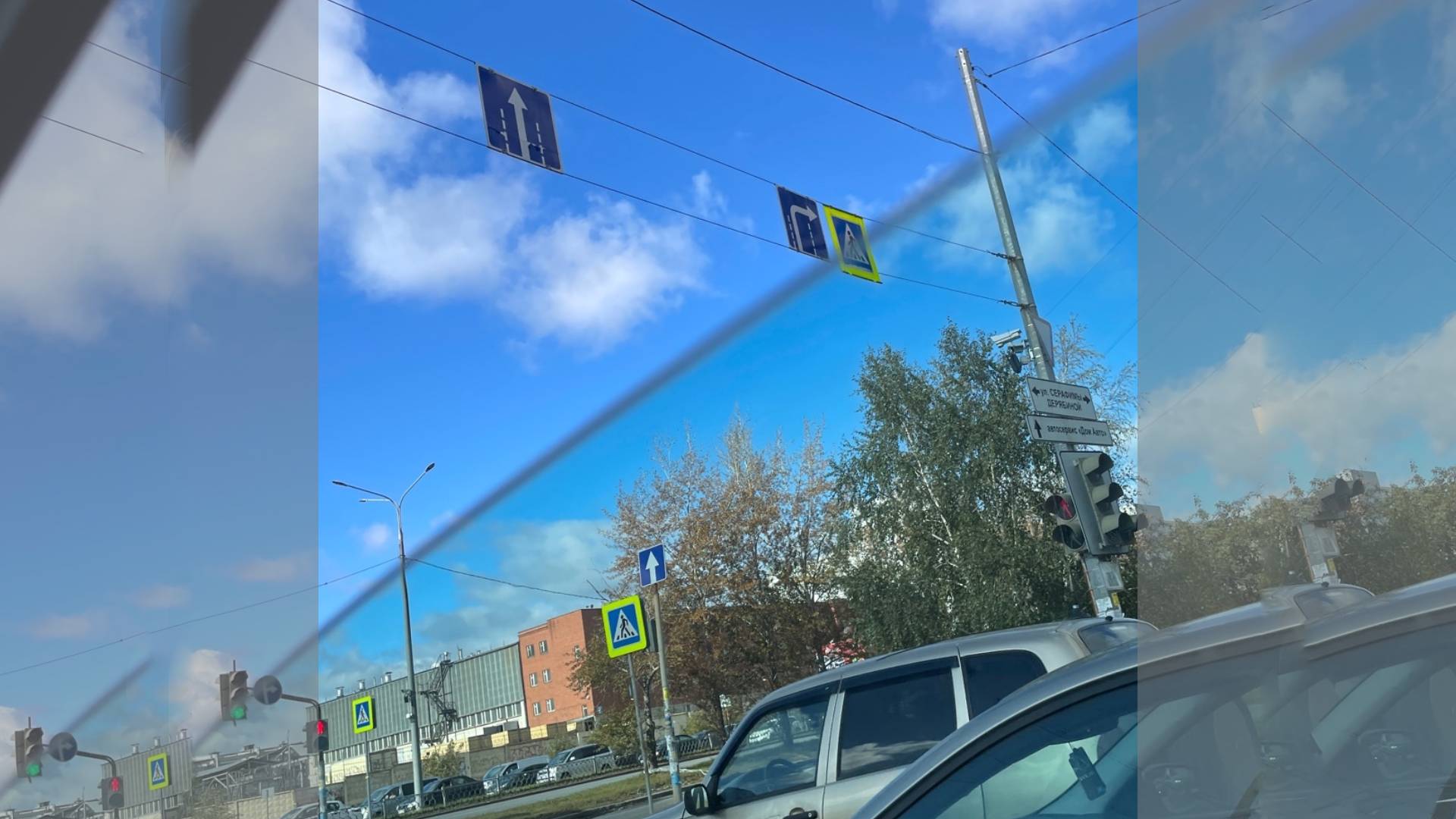 Отваливается дорожный знак на перекрестке
