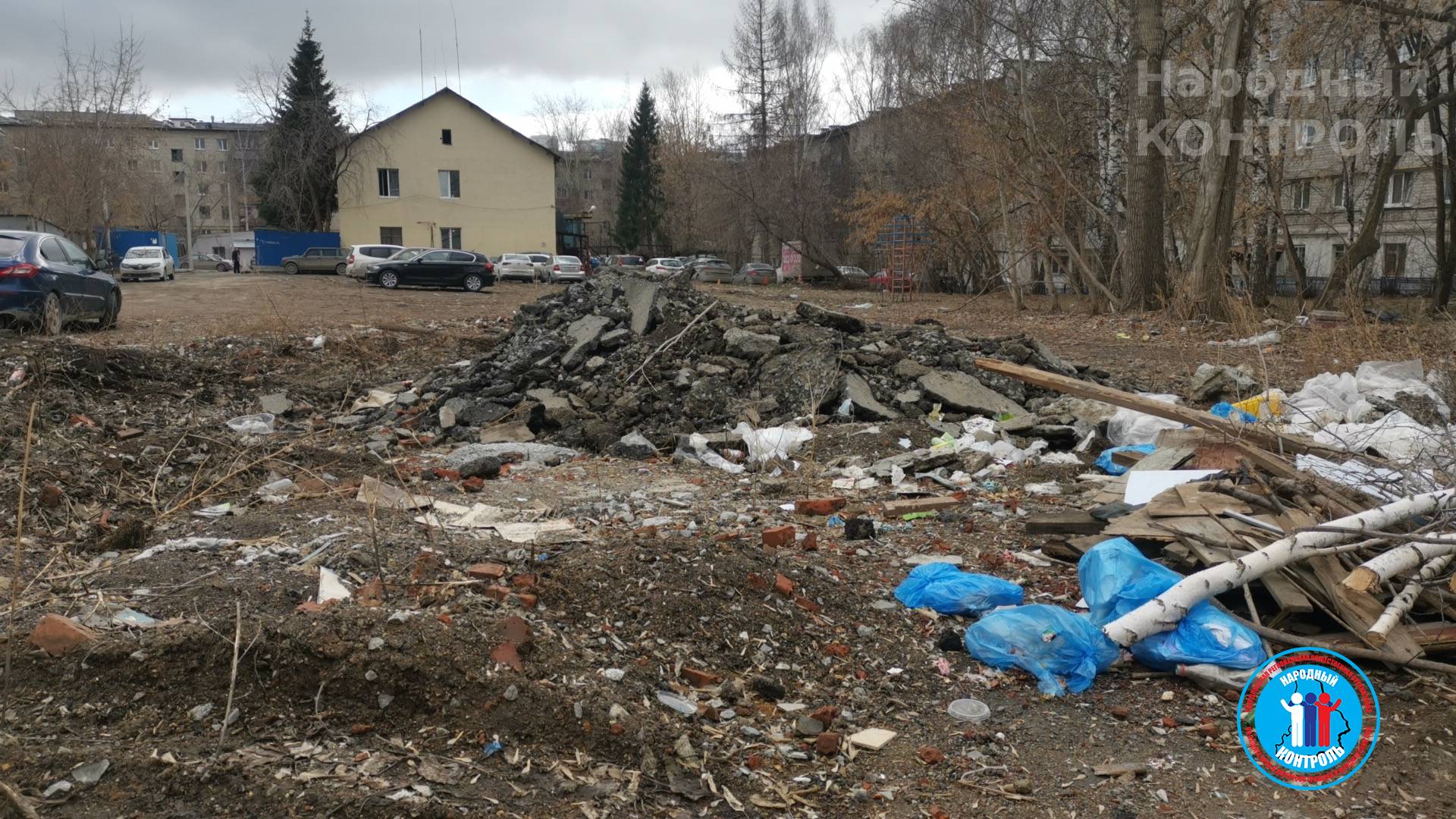Строительный мусор лежит в центре Екатеринбурга уже около года