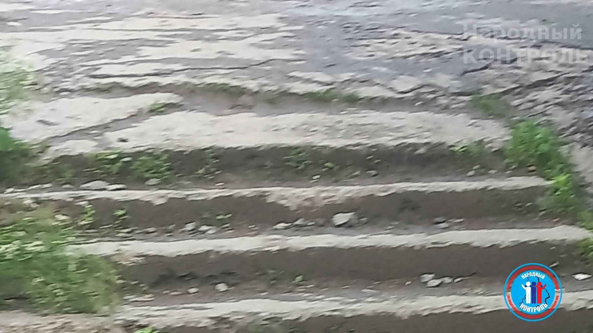 Плохое состояние лестницы в Первоуральске