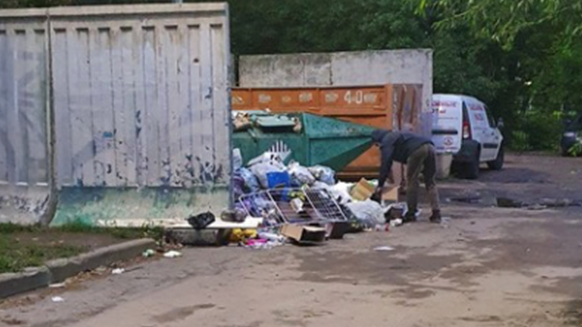 Некачественная уборка мусорной площадки г. Санкт-Петербург