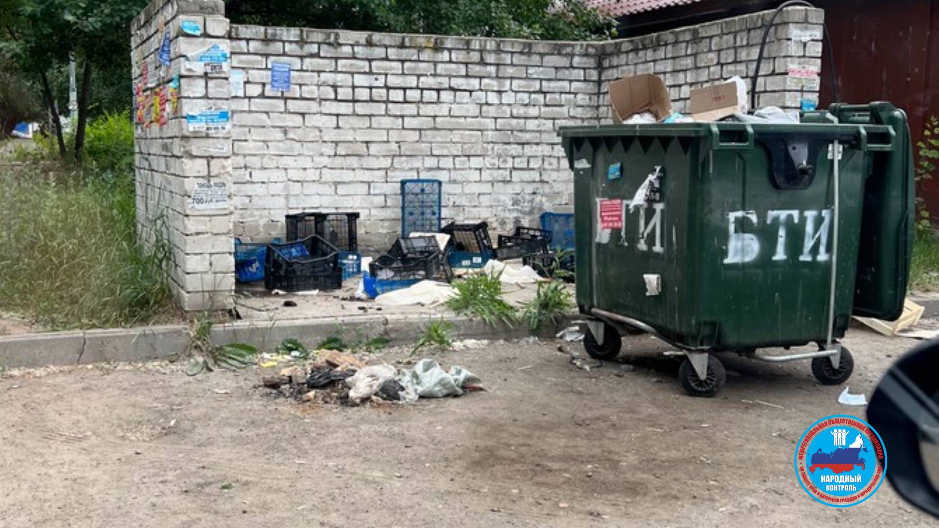 Постоянные горы мусора на улице Мусина в Казани