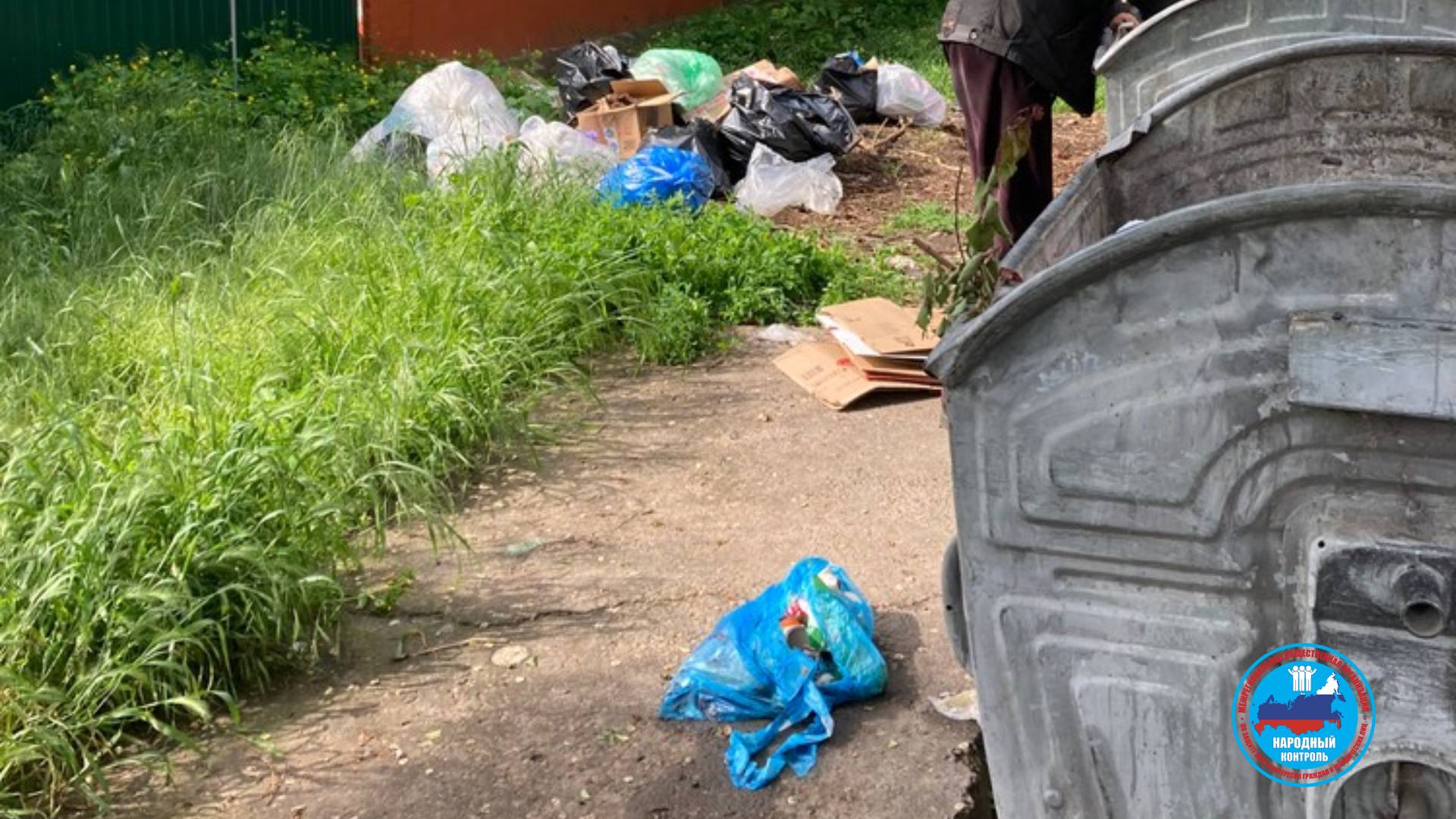 Нарушены санитарные нормы размещения мусорных контейнеров в Армавире