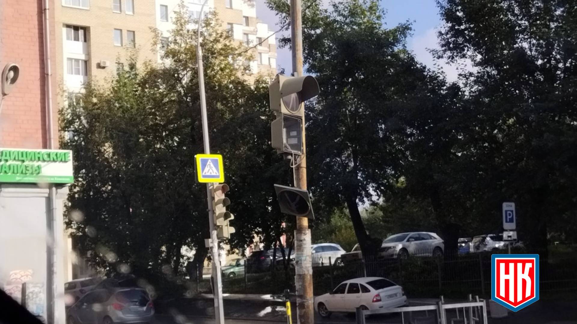 Сломан пешеходный светофор на Юмашева