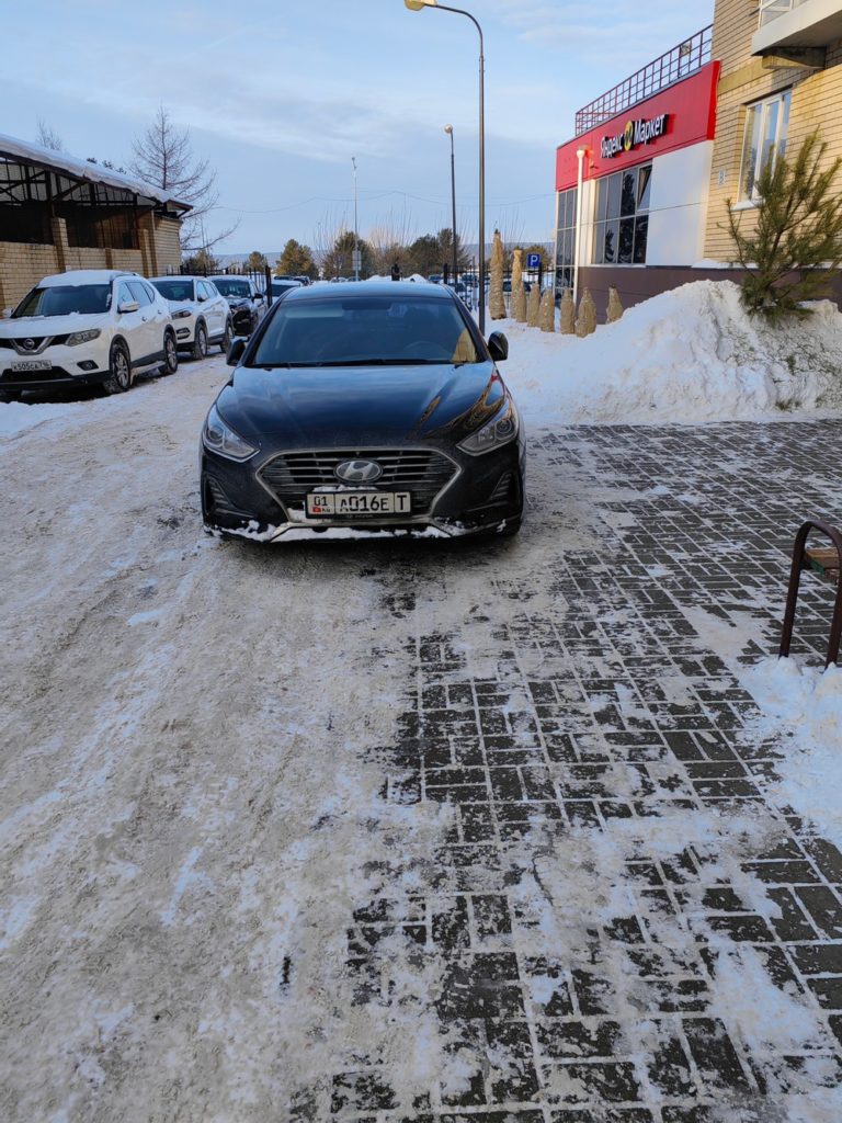 26.01.24.-Naberezhnye-Chelny-Raskolnikova-79A.-Ezhednevno-boremsya-s-nedobrosovestnymi-sosedyami-768x1024 Автохамы, автонарушители дня 26.01