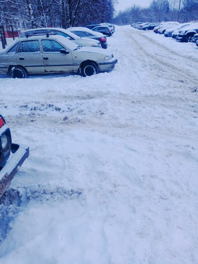 3048a9d95d13f4243dbd99da6d4bc801-768x1024 Автомобили обдирают днище из-за неуборки снега в Кашире