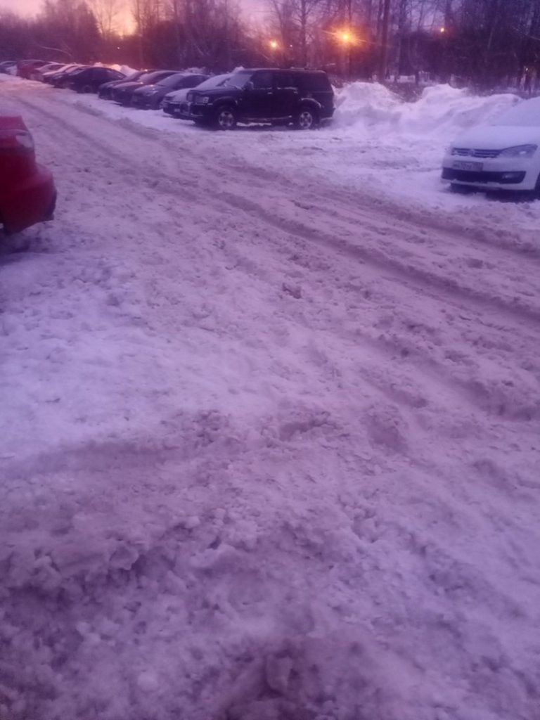 49aba9df31a39624136d9bfb3c25ed75-768x1024 Автомобили обдирают днище из-за неуборки снега в Кашире