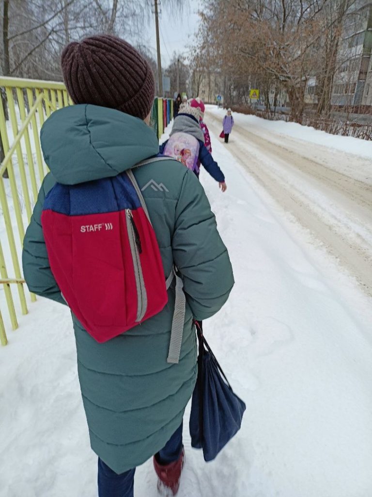 5455db31e8a622125856dcd0110df784-2-768x1024 Дети в Кашире вынуждены ходить по проезжей части из-за ситуации с уборкой снега