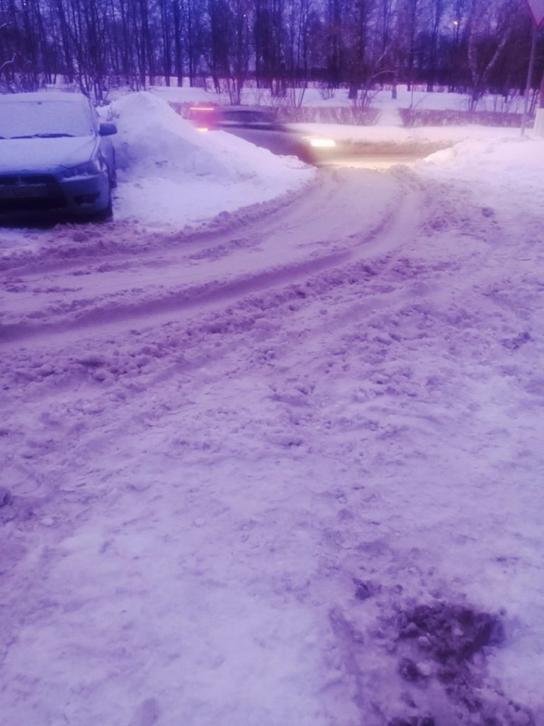 63ad75414c4771932d1b6d7fff69c10f-768x1024 Автомобили обдирают днище из-за неуборки снега в Кашире
