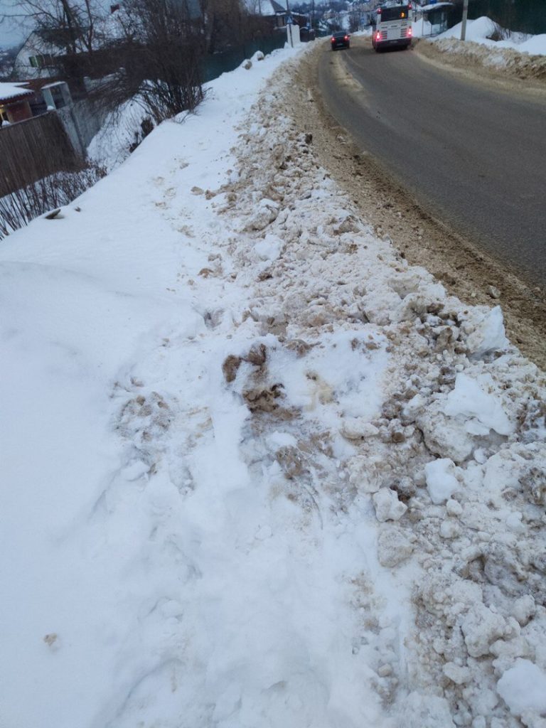97bc3735af1438d2dcf051f29e05a680-768x1024 Снег с дорог в Кашире сбрасывают на тротуар, а тротуары не чистят