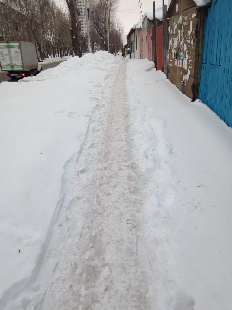 IMG_20240125_164041-233e1c99f5d2141bace206439a201074-768x1024 Жители Екатеринбурга жалуются на неуборку снега на улице Самолётной