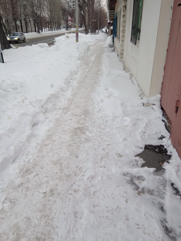 IMG_20240125_164113-fe7af03bb7c192b9283885c29045153a-768x1024 Жители Екатеринбурга жалуются на неуборку снега на улице Самолётной