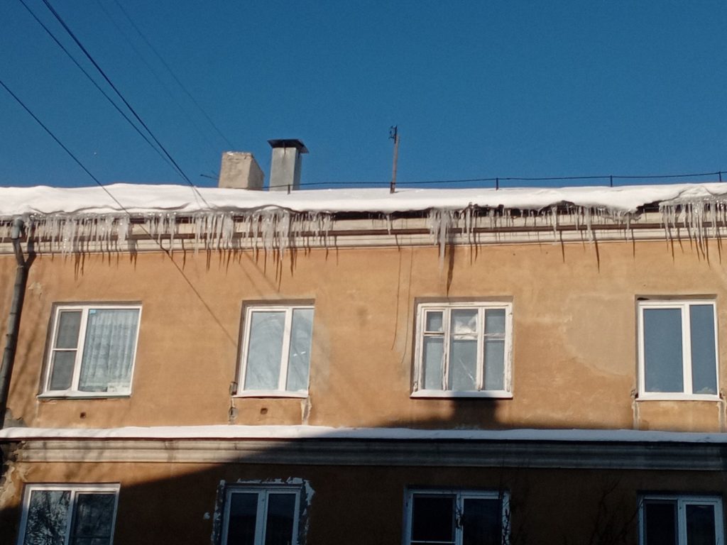 Sosuli1-1-1024x768 Не чистят крыши в Челябинске, скоро все поползет