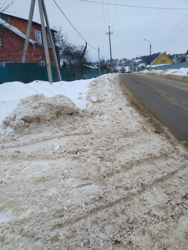 b7e3b18d5026f0a0b73b801acb583876-768x1024 Снег с дорог в Кашире сбрасывают на тротуар, а тротуары не чистят