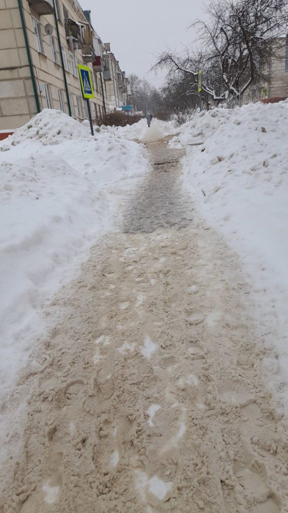 dcdc3a945d56be3159ee9b3f5f25c60d-576x1024 Борьба со снегом: множественные обращения из Каширы по вопросу уборки территорий