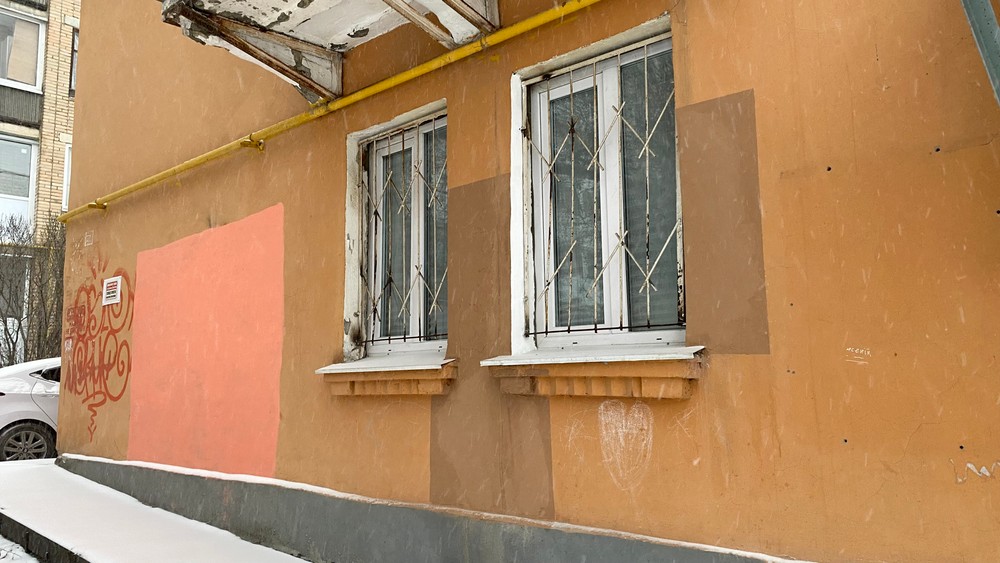 dd129cf23384c24867091815e7c101df Несанкционированные граффити на фасаде дома в Екатеринбурге