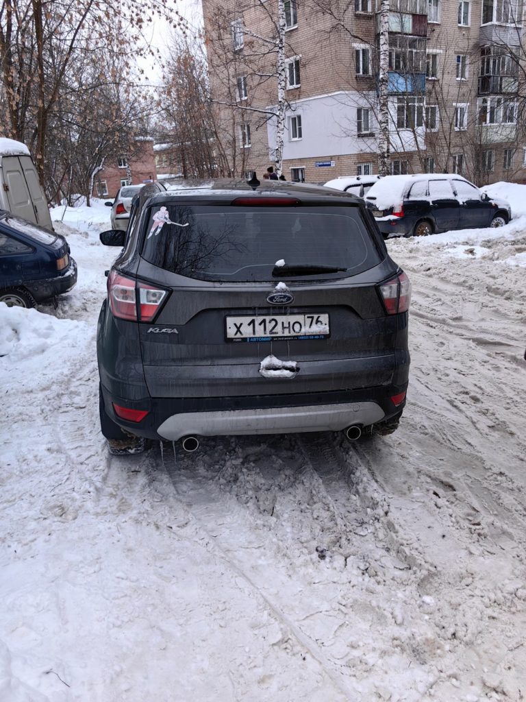 63786618ec67da566194ed2a045152b6-768x1024 Автомобили на тротуарах и не очищенные дороги около детсадов в Ярославле