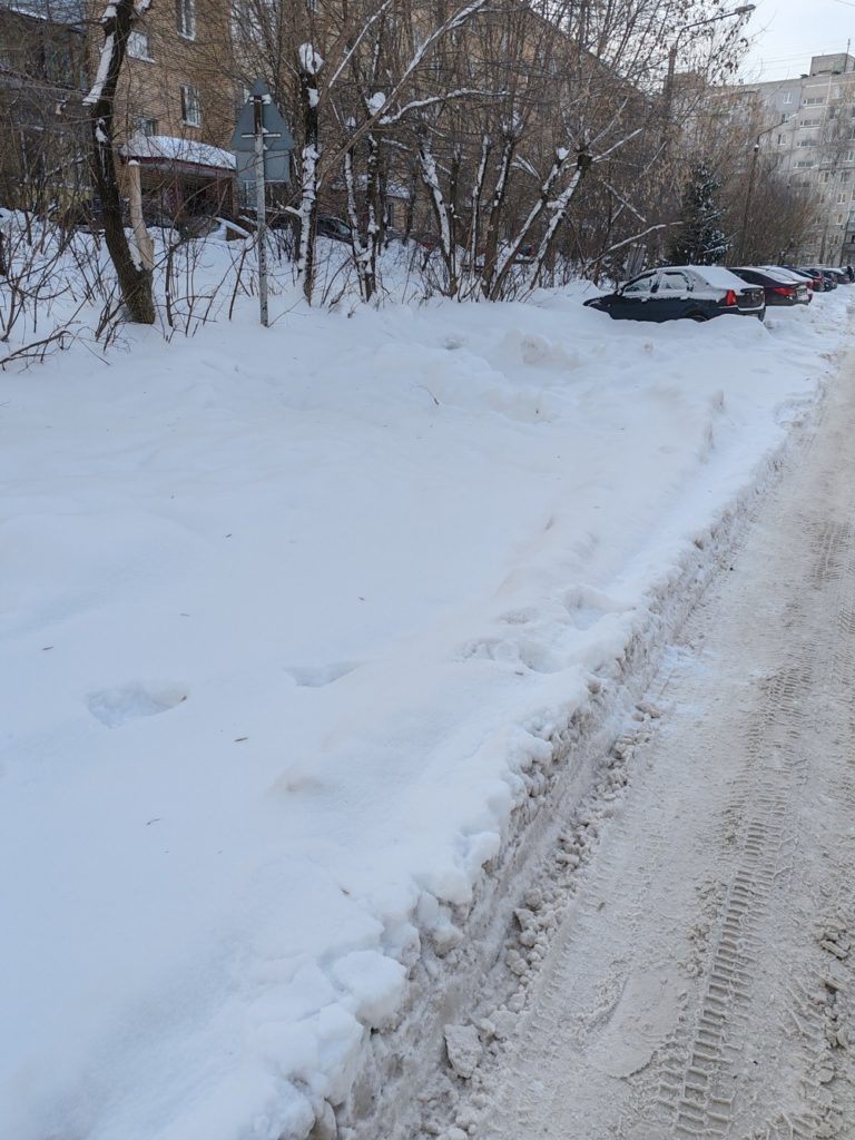 8ace1171db5b94dc1b46c4a3e85af6f5-768x1024 Стоянка и дорога засыпаны снегом в Орехово-Зуево