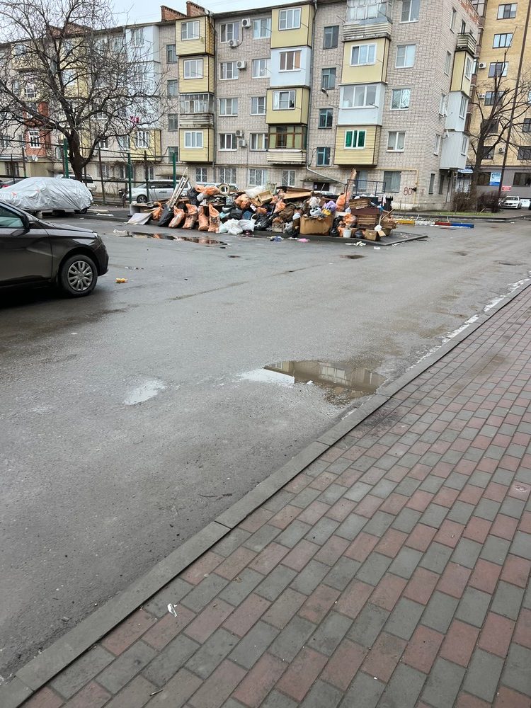92b8d186957458bad7da87dfaf6164b0-rotated В Черкесске больше месяца не вывозят мусор, коммунальные службы бездействуют