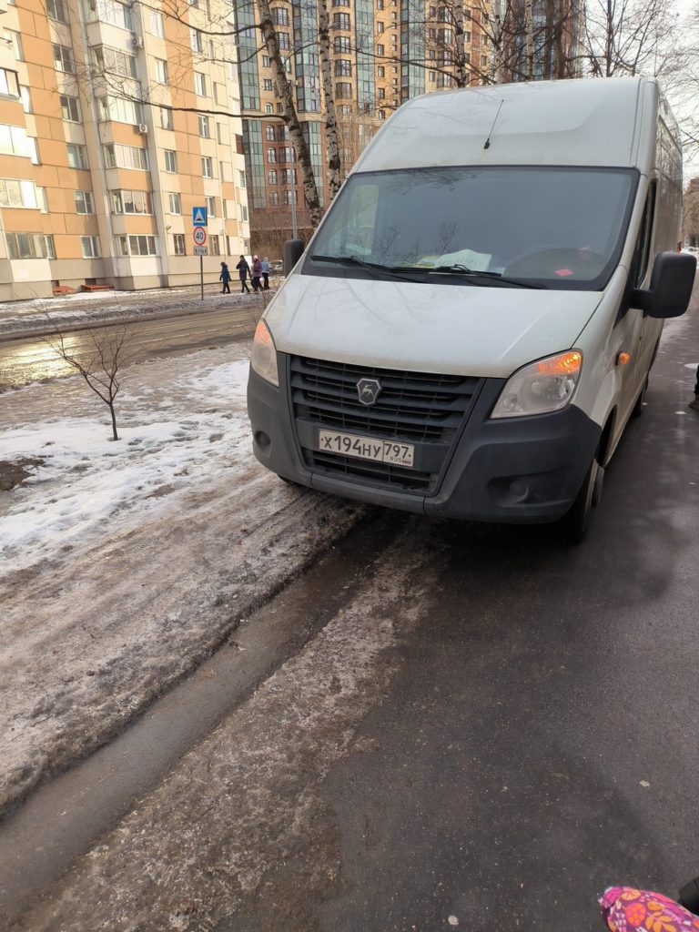 Sankt-Peterburg-Pulkovskaya-7-stoyanka-na-trotuare.2-768x1024 Автохамы, автонарушители дня 20.02