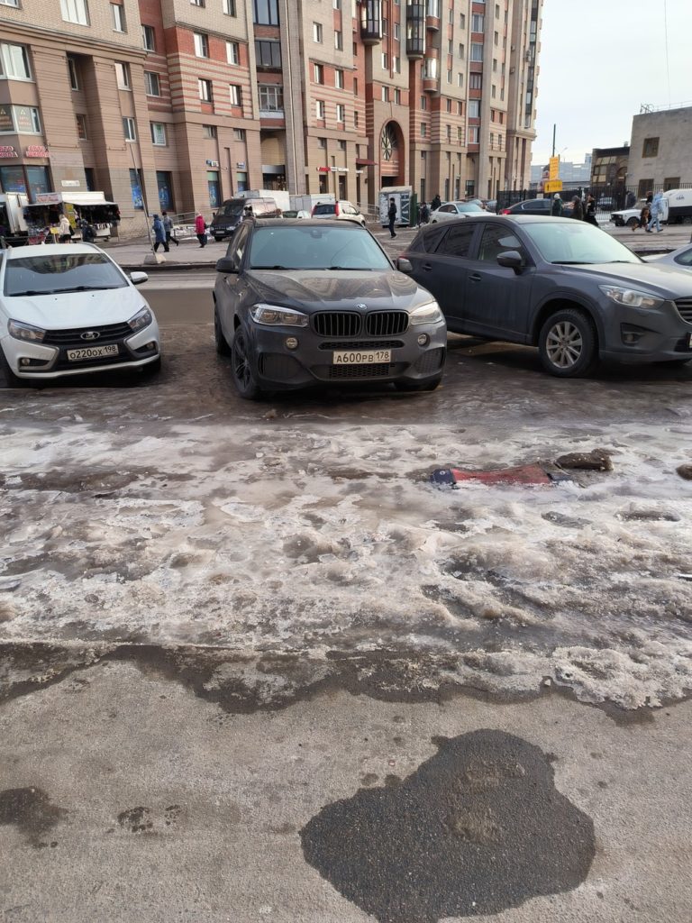 Sankt-Peterburg-zvezdnaya-8-parkovka-na-trotuare.2-1-768x1024 Автохамы, автонарушители дня 20.02