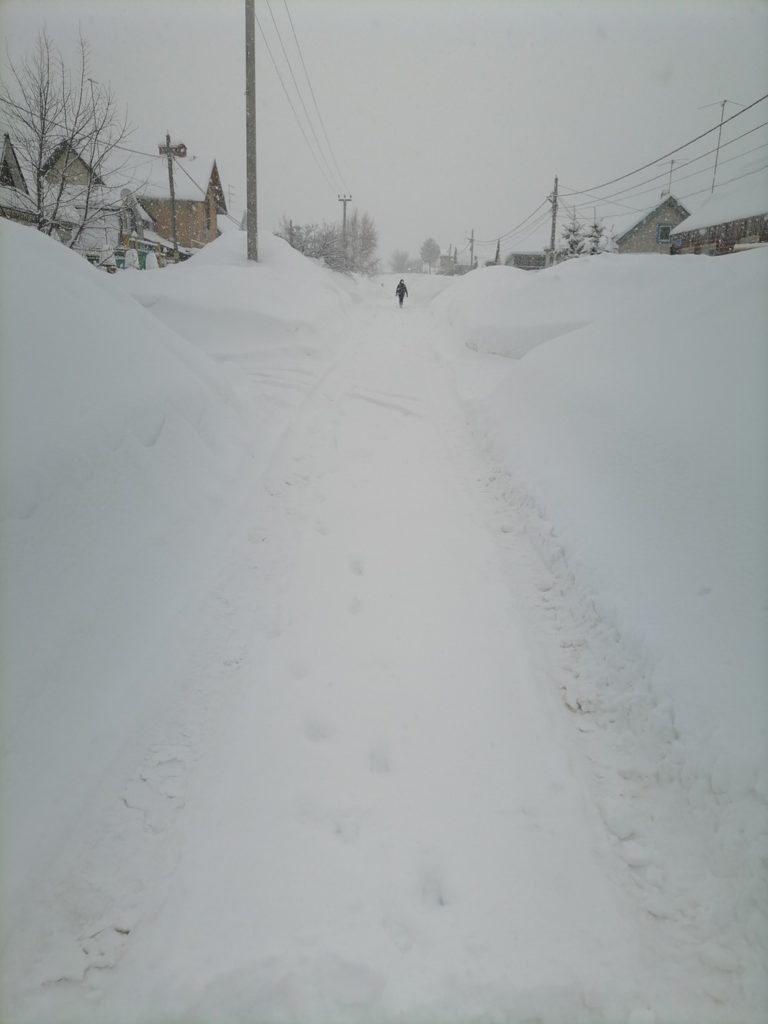 dc58f6c43e3ead43fe74ff944145120b-768x1024 Невозможно ходить по улице Суворова в Казани из-за снега