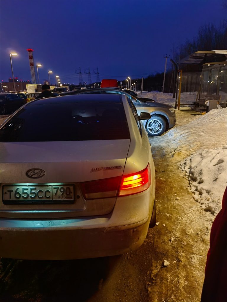 g.-Vidnoe-poselok-Bitca-Juzhnyj-bulvar-d-6-parkovka-na-ostanovke-obshhestvennogo-transporta-114-768x1024 Автохамы, автонарушители дня 26.02