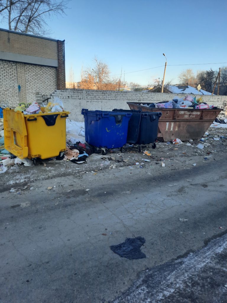 20240307_084034-bbe9b7d96855dd2805ecabd7d33cc311-768x1024 Ужасное состояние мусорной площадки в Челябинске: мусор не убирается, развелись грызуны