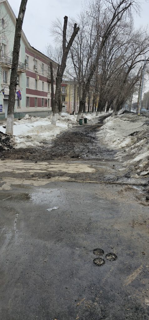 20240324_125818-78a32e4e36d94e1a5a457b6700363dbf-478x1024 Тротуар на проспекте Кирова в Самаре нуждается в ремонте: люди вынуждены ходить по грязи