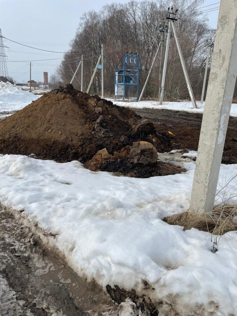 2d063ea39e0a558985260dac3234a130-768x1024 Жители деревни Тарасково не могут подъехать к своим домам из-за разбитой дороги