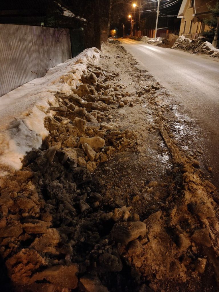 9f905cae430dd18d3ca3302043d71934-768x1024 «Только грязь, только лёд, только хардкор»: травмоопасные тротуары в Кашире