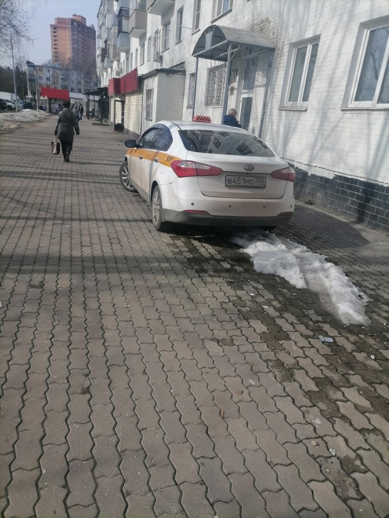 Ivanteevka-Centralnyj-proezd-dom-4-2-768x1024 Автохамы, автонарушители дня 26.03