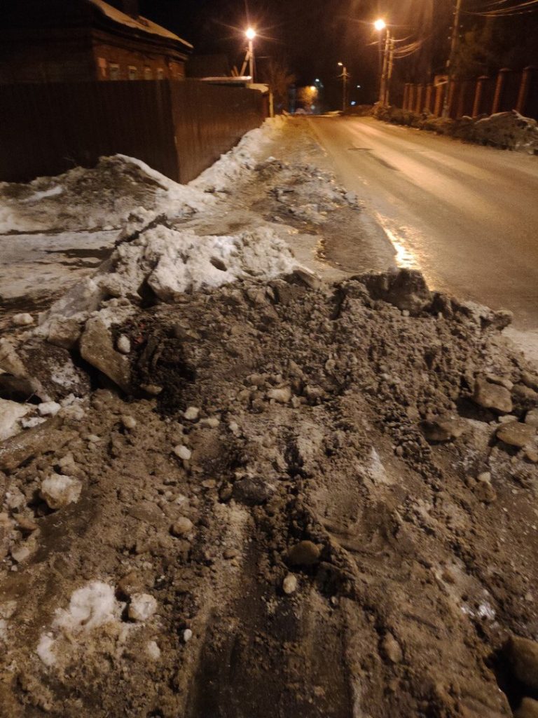 accf8064df29f07e909be5a293c71d3a-768x1024 «Только грязь, только лёд, только хардкор»: травмоопасные тротуары в Кашире