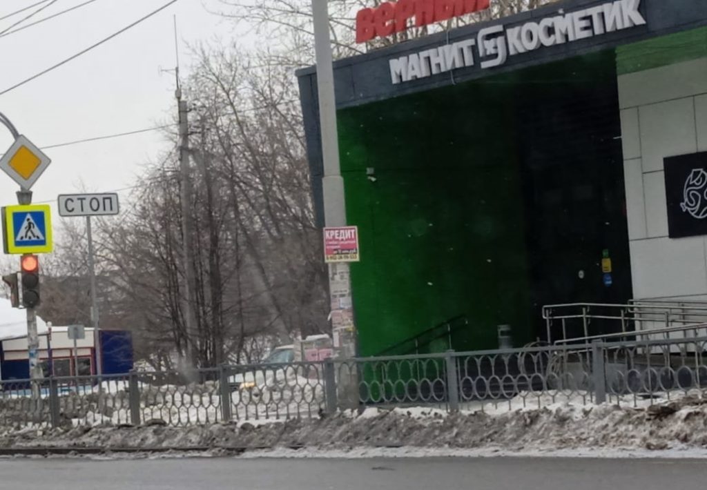 tabl-1024x710 В Екатеринбурге начали снимать незаконную рекламу кредитов