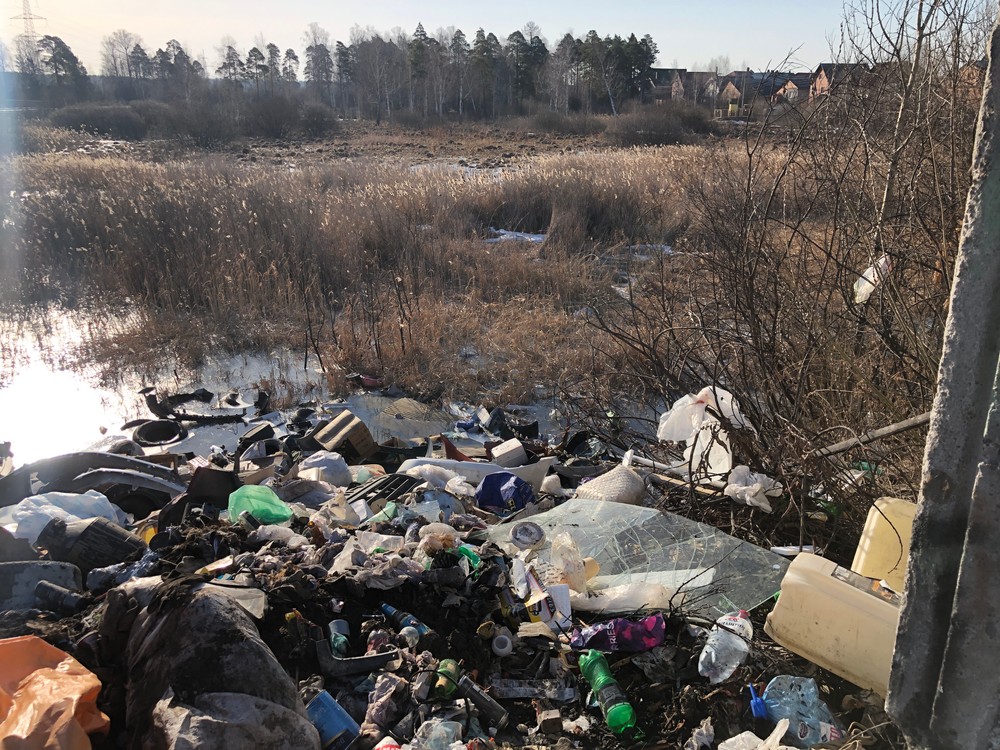 1c0477c375786715e02dace9e02fe786 Свалка мусора в гаражах им. Юрия Гагарина в Среднеуральске: год спустя проблема всё еще не решена