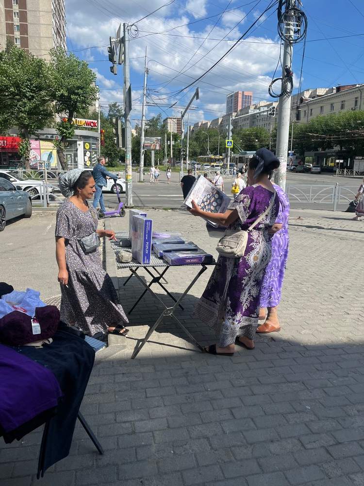 image-172 В очередной раз незаконно торгуют около торговых центров в Екатеринбурге