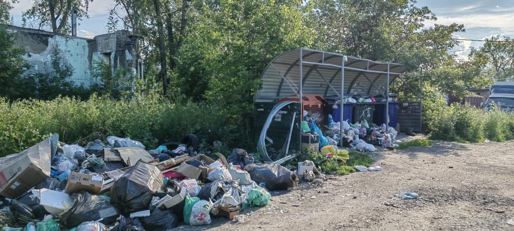 image-217-1024x460 Жители Первоуральска жалуются на проблемы с вывозом мусора на ул. Школьная