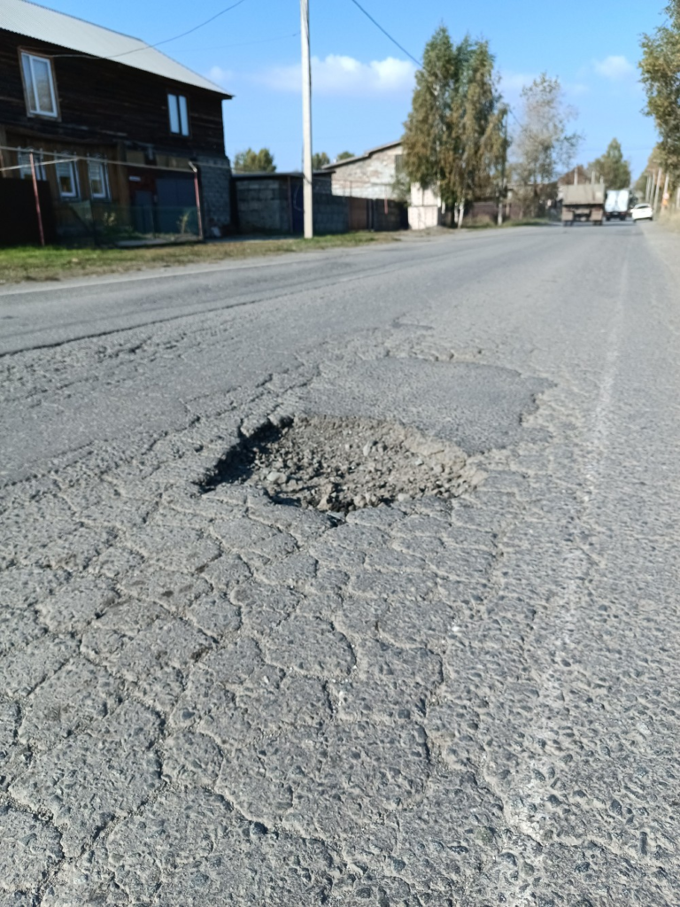 image-454-768x1024 Ямы на дороге в Первоуральске становятся причиной регулярных поломок автомобилей