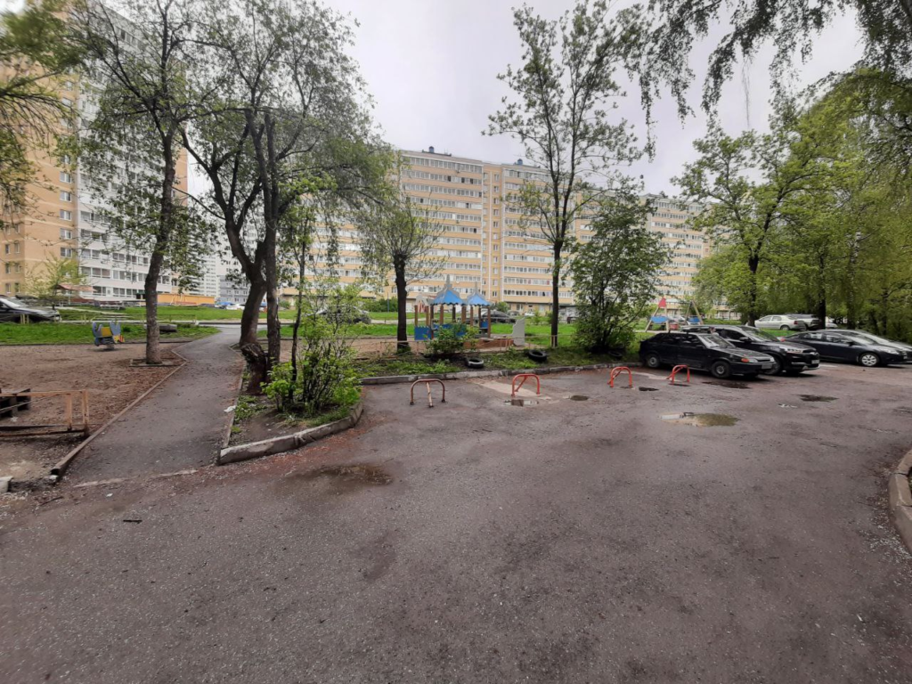 image-321-1024x768 Самозахват территории: во дворе дома на Палисадной внезапно выросли блокираторы