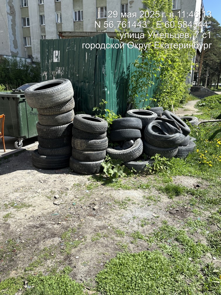 image-453 Новый кошмар Вторчермета: во дворах Екатеринбурга гниют горы покрышек