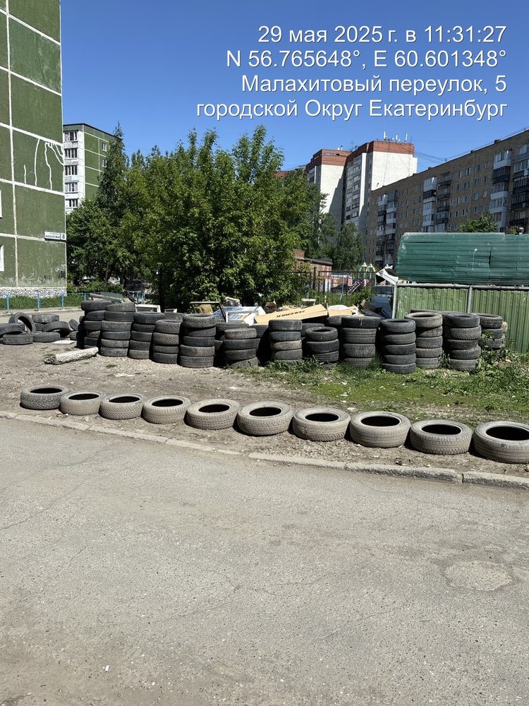 image-454 Новый кошмар Вторчермета: во дворах Екатеринбурга гниют горы покрышек