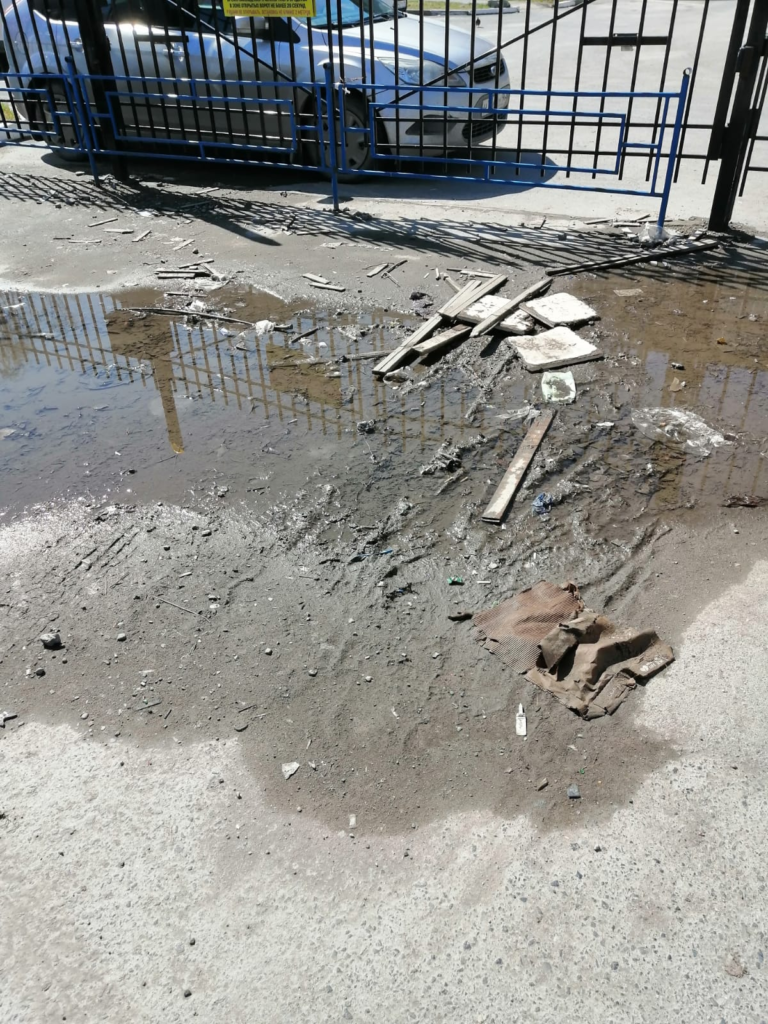image-6-768x1024 Зимой — гололёд, летом — грязь: жители дома по Академика Постовского жалуются на состояние тротуаров