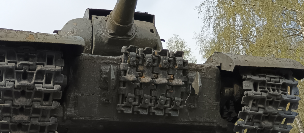 image-77-1024x450 Мемориальный танк в Новомосковске страдает от времени и нуждается в восстановлении