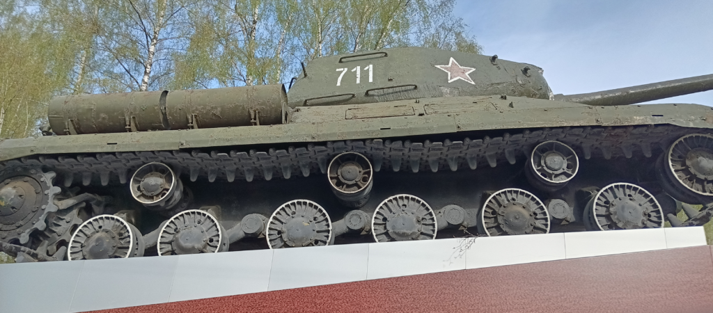 image-78-1024x450 Мемориальный танк в Новомосковске страдает от времени и нуждается в восстановлении