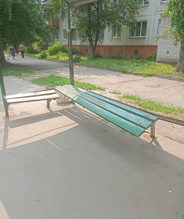 Snimok-ekrana-2025-06-09-171850 Когда упадет? Жители Курска опасаются пользоваться разрушающейся остановкой
