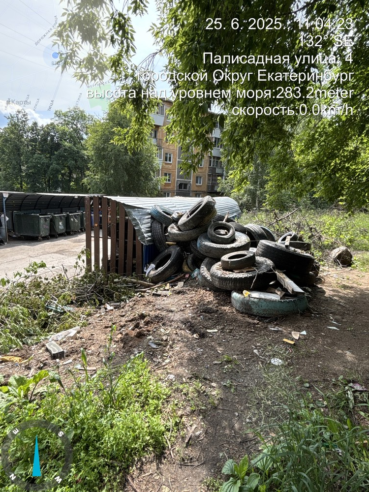 image-132 На Палисадной скопились покрышки и трава — жители винят УК