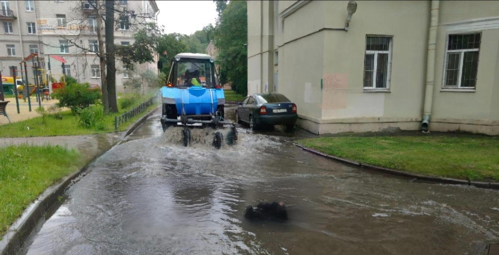 875442-84541d14252a25b4ceae8f9c1d76b4a4-1024x523 В Петербурге на Ириновском проспекте устали бороться с постоянной лужей