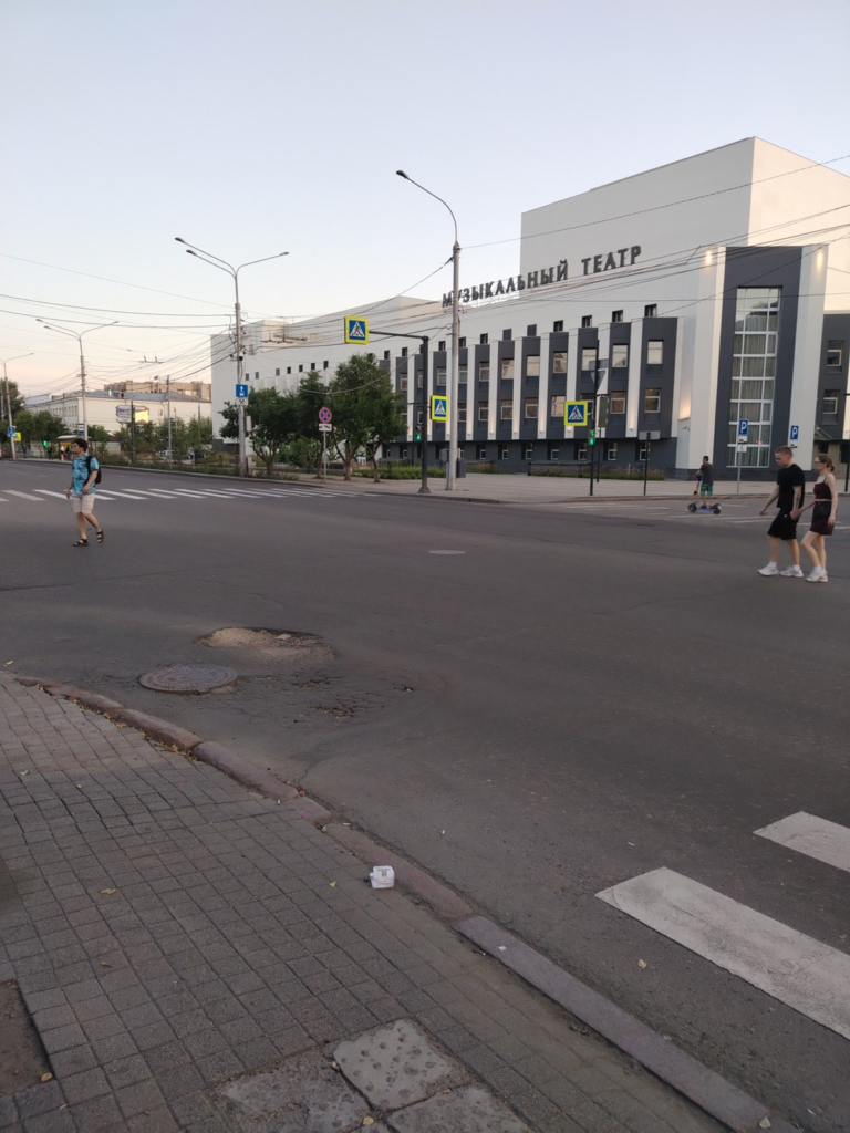image-151-768x1024 Яма на перекрёстке Мира и Профсоюзов снова создаёт опасность в Красноярске